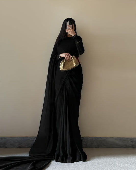Elegance Chiffon Saree With Lace Work Blouse